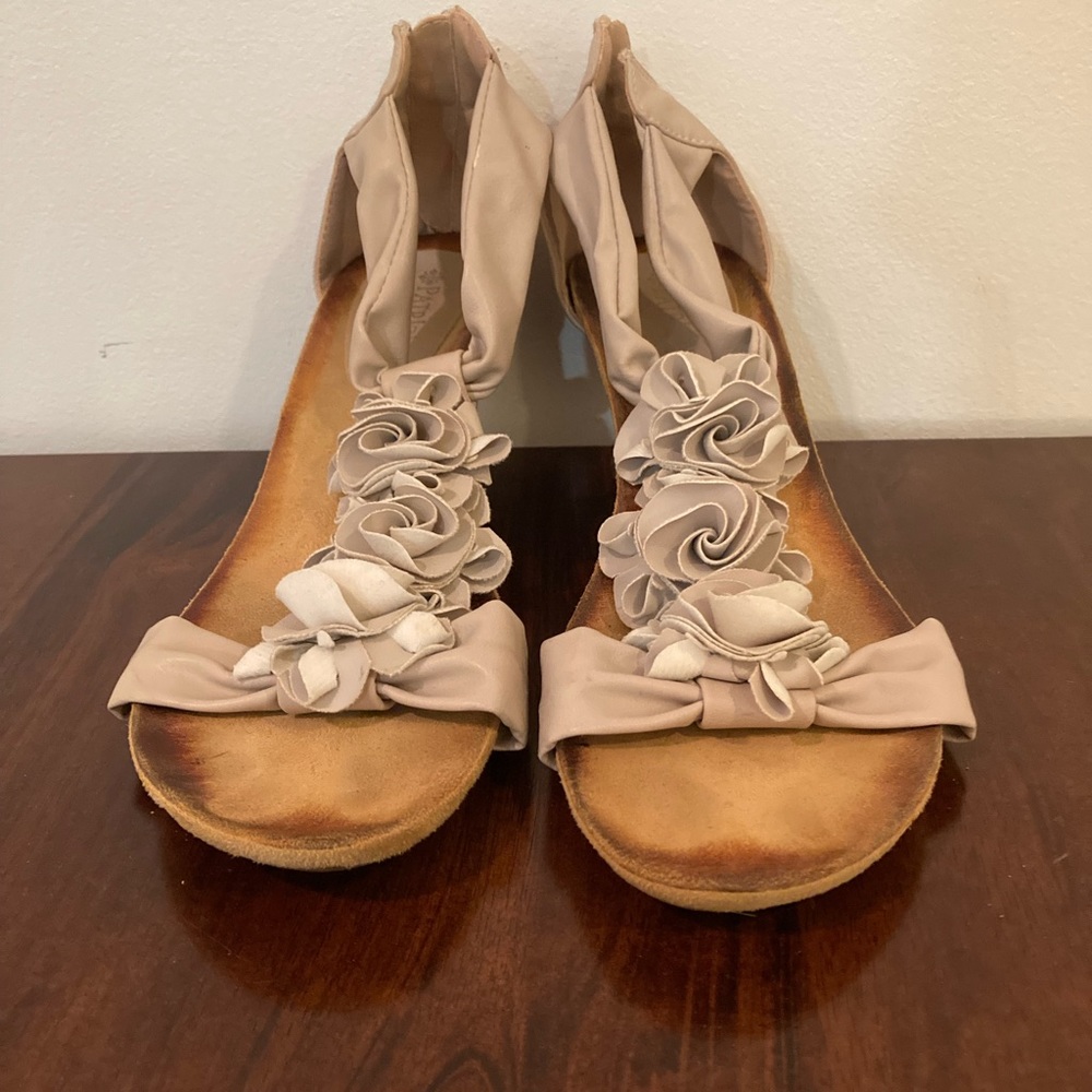 Floral wedges